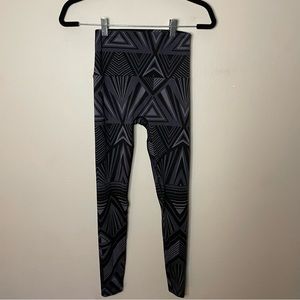 K-Deer Monochromatic Black Grey Geometric Sneaker Length Leggings Womens Size S